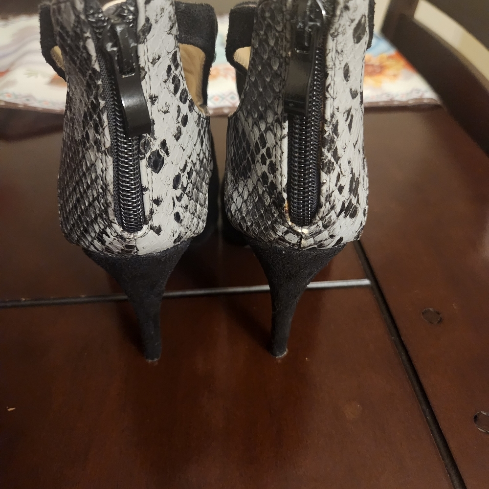 Heels - Picture 3 of 3